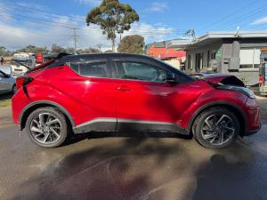 2020 Toyota C-hr NGX10R image 1