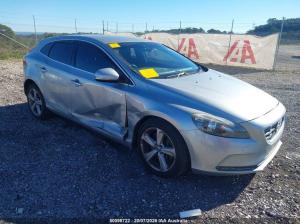 2016 Volvo V40 image 1