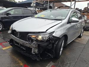 2015 Toyota Corolla ZRE182R image 1