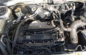 2004 Mazda Tribute image 1