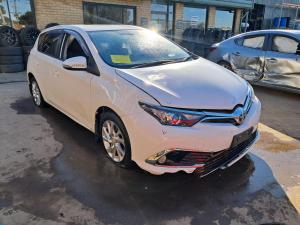 2017 Toyota Corolla ZRE182R image 1