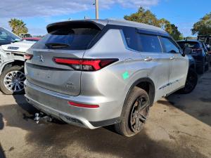 2023 Mitsubishi Outlander DM image 1