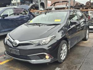 2017 Toyota Corolla ZRE182R image 1