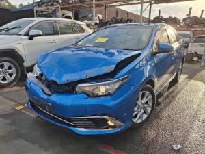 2015 Toyota Corolla ZRE182R image 1