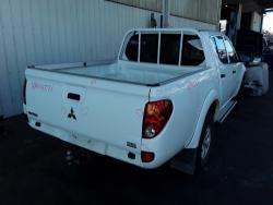 2013 Mitsubishi Triton image 2