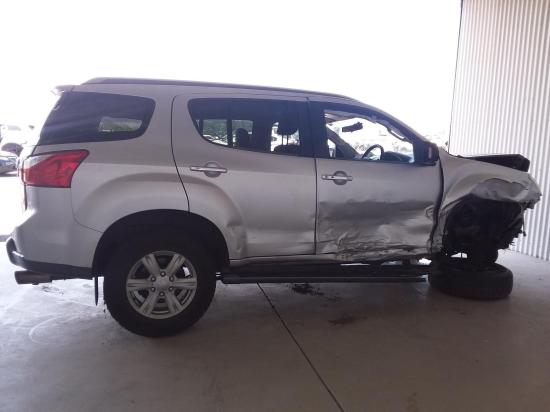 isuzu Mu-x 85GGR 4X4 LS-T Oct 2015 Parts & Wrecking