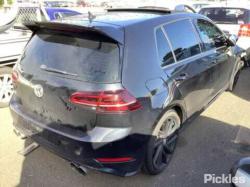 2017 Volkswagen Golf R image 2