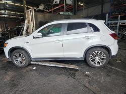 2016 Mitsubishi image 2