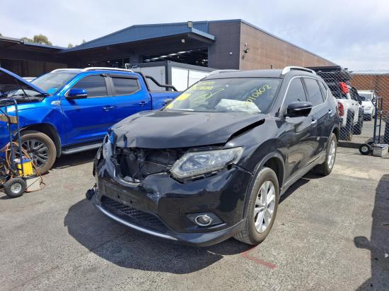 nissan xtrail LEFT FRONT DOOR 