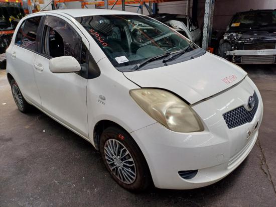 toyota yaris LEFT FRONT DOOR 