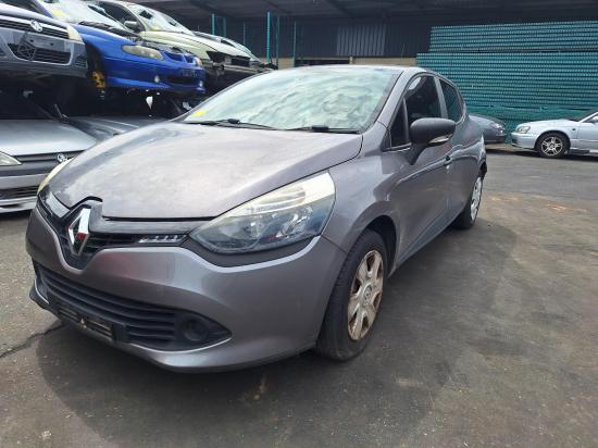 renault Clio Sep 2015 FRONT BUMPER 