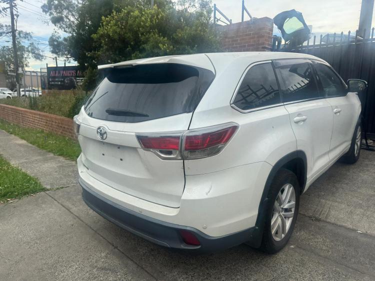 toyota Kluger GSU50R Aug 2015 Parts & Wrecking