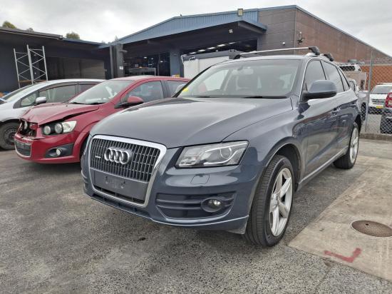 audi Q5 8R Nov 2011 LEFT GUARD 