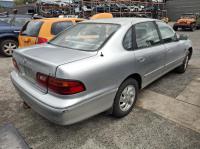 2002 Toyota Avalon MCX10R image 2