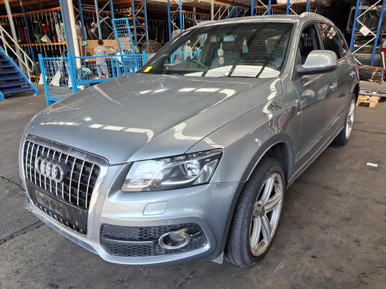 audi Q5 8R Oct 2011 RIGHT GUARD 