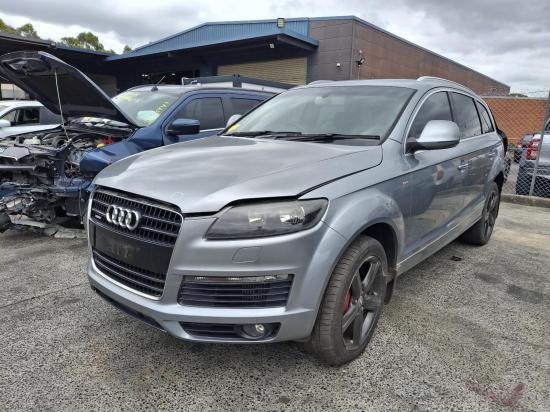 audi Q7 A/C CONDENSER 