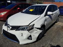 2013 Toyota Corolla ZRE182R image 2