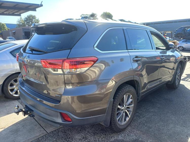 toyota Kluger GSU55R Oct 2017 Parts & Wrecking