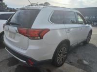 2015 Mitsubishi Outlander ZK image 2