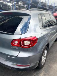 2010 Volkswagen Tiguan image 2