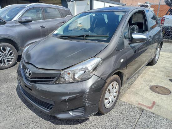 toyota Yaris NCP130R Nov 2012 RIGHT FRONT WINDOW REG/MOTOR 