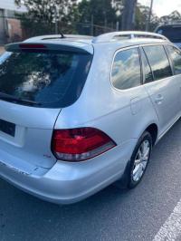 2010 Volkswagen Golf image 2