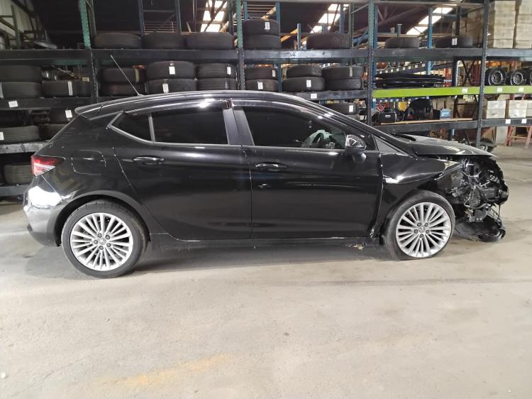 holden Astra R Dec 2016 Parts & Wrecking