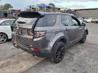 2016 Land Rover Discovery SI4 SE image 2