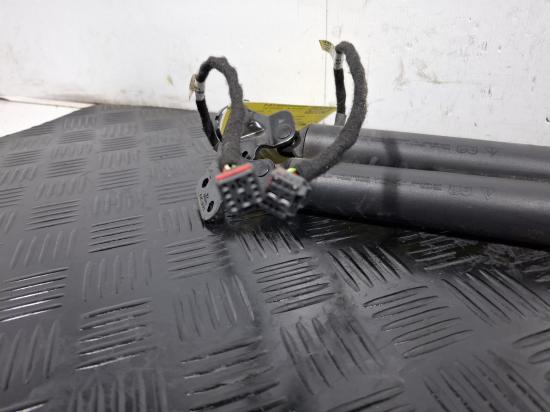 porsche Macan HATCH STRUT 