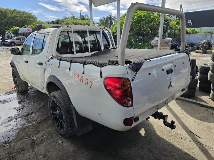 mitsubishi Triton MN GLX Apr 2010 Parts & Wrecking