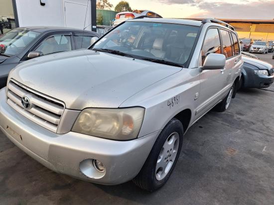 toyota Kluger 2003 LEFT REAE DOOR 
