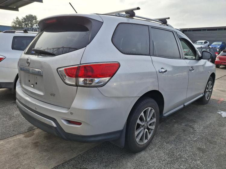 nissan Pathfinder ST FWD Oct 2013 Parts & Wrecking