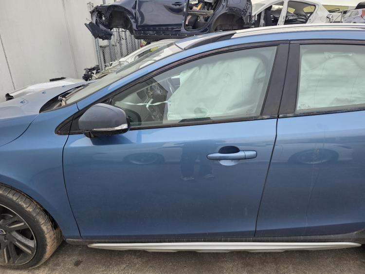 volvo S40 V40 CROSS COUNTRY Oct 2016 Parts & Wrecking