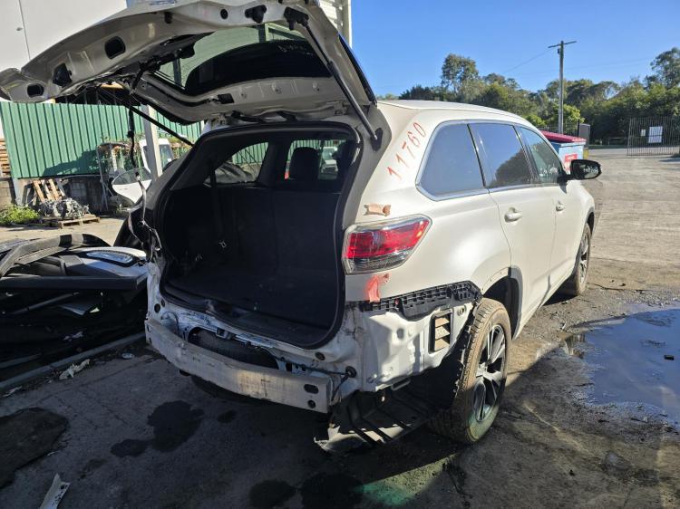 toyota Kluger GSU55R GLX Aug 2016 Parts & Wrecking