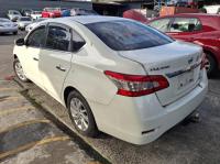 2015 Nissan Pulsar B17 image 2