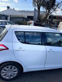 2011 Suzuki Swift image 2