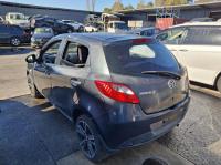 2010 Mazda 2 DE image 2