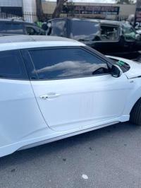 2014 Hyundai Veloster image 2