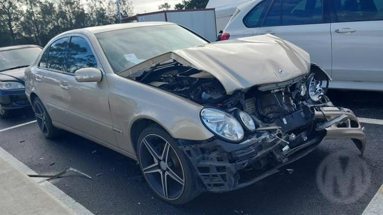 mercedes benz E 320 Avantgarde Sedan 2003 Parts & Wrecking