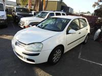 2005 Volkswagen Golf TDI image 2