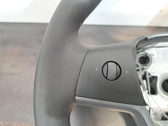 tesla Model 3 RWD Nov 2022 STEERING WHEEL 