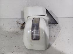 2002 Nissan Elgrand image 2