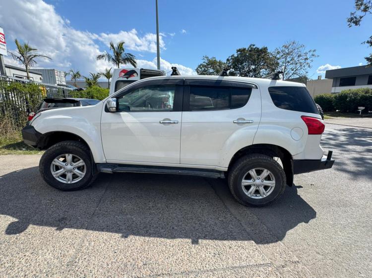 isuzu Mu X Apr 2016 Parts & Wrecking