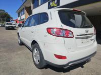 2011 Hyundai Santa Fe image 2