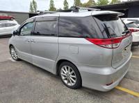 2010 Toyota Estima image 2