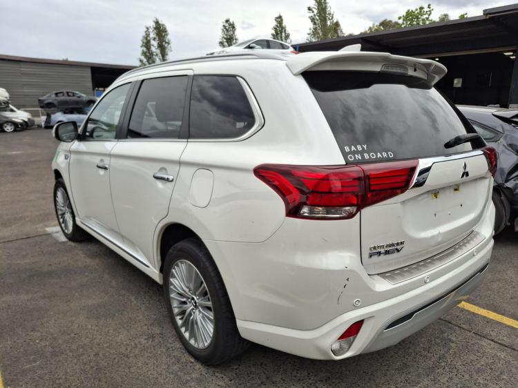mitsubishi Outlander ZL Aug 2019 Parts & Wrecking