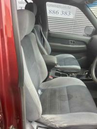 1999 Nissan Pathfinder TI image 2