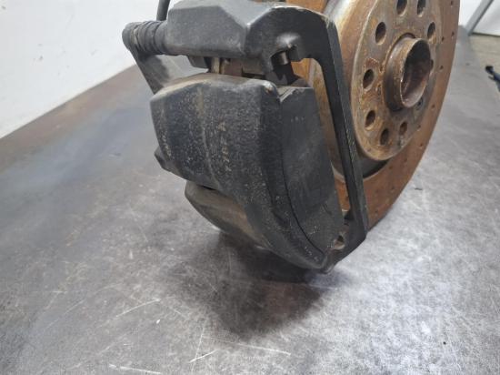 volkswagen Golf R Sep 2015 LEFT FRONT HUB ASSEMBLY 