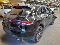 2020 Porsche Macan S 3.0L DLZ AUTO 7SPD AWD image 2