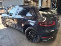 2016 Porsche Macan 95B image 2
